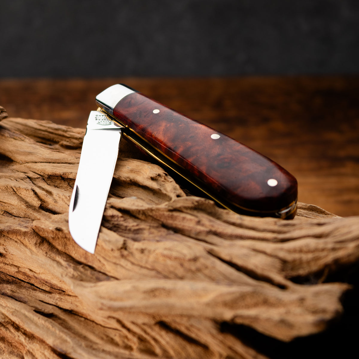 Taylors Eye Witness Premier Collection - Single Blade Lambfoot Blade Amboyna Scales Worked Back Spring