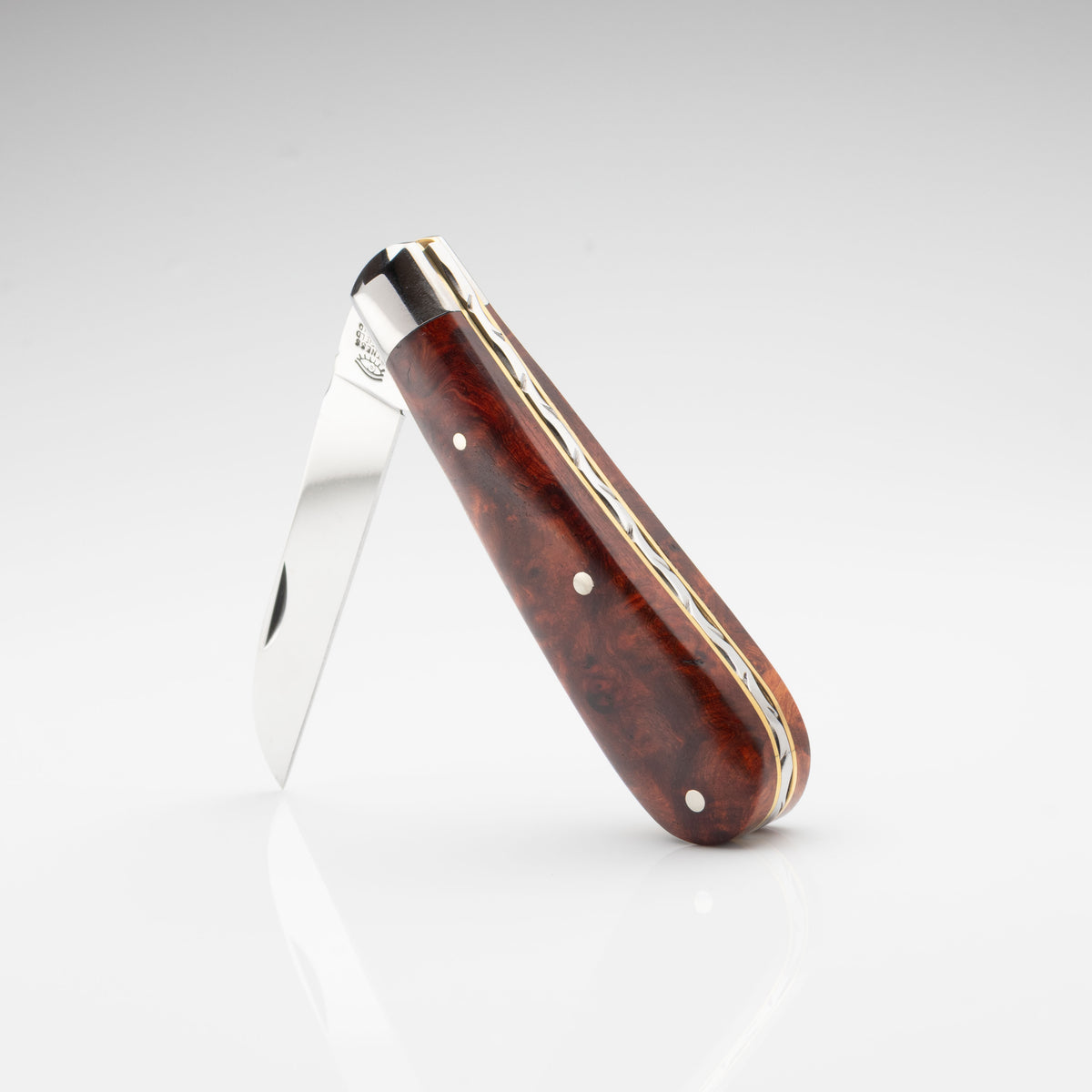 Taylors Eye Witness Premier Collection - Single Blade Lambfoot Blade Amboyna Scales Worked Back Spring