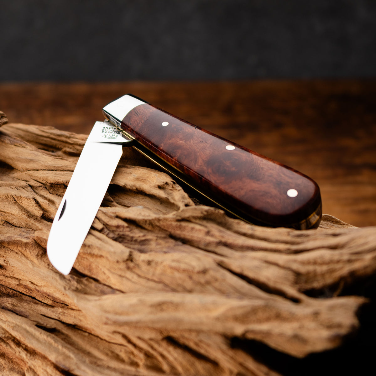 Taylors Eye Witness Premier Collection - Single Blade Lambfoot Blade Amboyna Scales Plain Back Spring