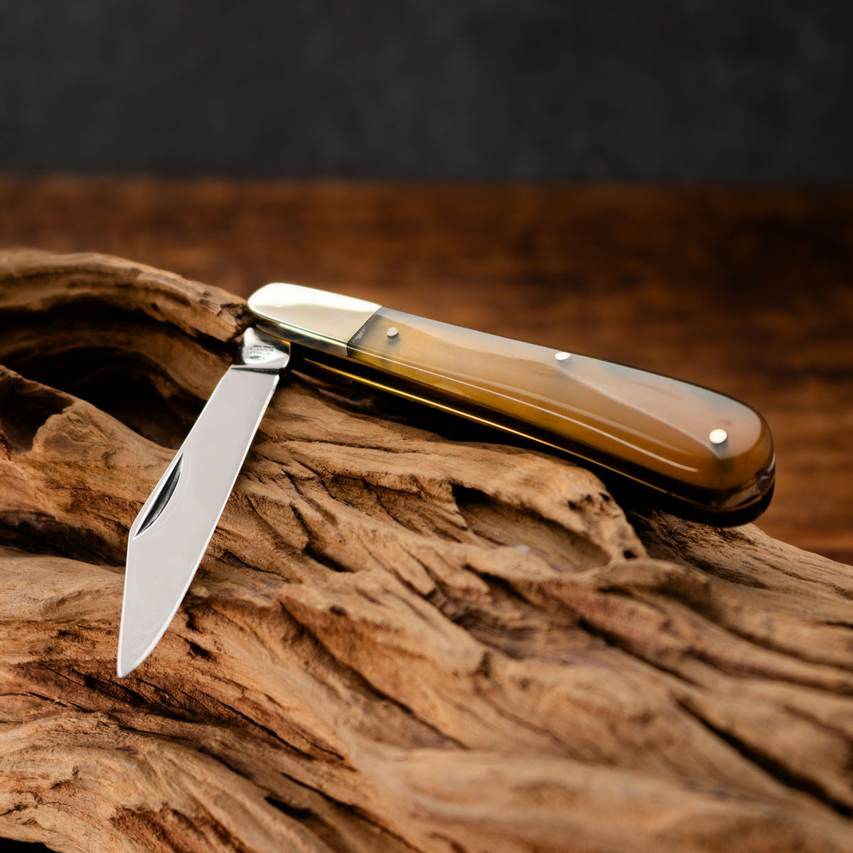Premier Collection - Single Blade Gentlemans Clip Point Rams Horn with Worked Back Scales